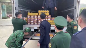 Hà Tĩnh: Bắt giữ xe tải vận chuyển 130kg pháo lậu