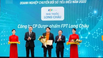 FPT Long Châu là chuỗi nhà thuốc đầu tiên của Việt Nam được vinh danh doanh nghiệp chuyển đổi số tiêu biểu năm 2022