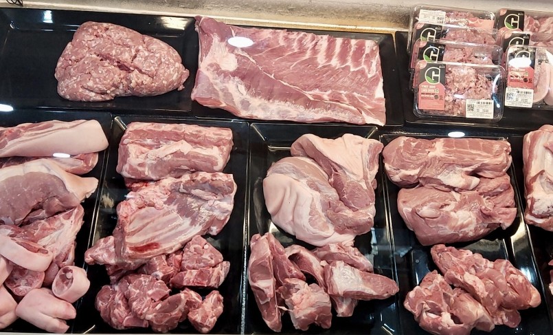 Thị trường thịt heo tiêu thụ chậm khiến giá heo hơi duy trì ở mức thấp.
