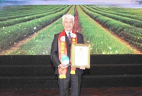 Giải pháp sản xuất giống cá chép laiÔng Phạm Văn Quất nhận giải khuyến khích trong Cuộc thi Sáng tạo Kỹ thuật nhà nông toàn quốc lần thứ IX (2021-2022).