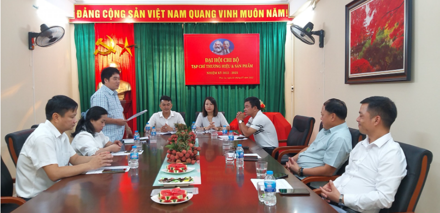 Đồng chí Phạm Đình Nam - Phó Chủ tịch UBND phường phát biểu chỉ đạo tại Đại hội