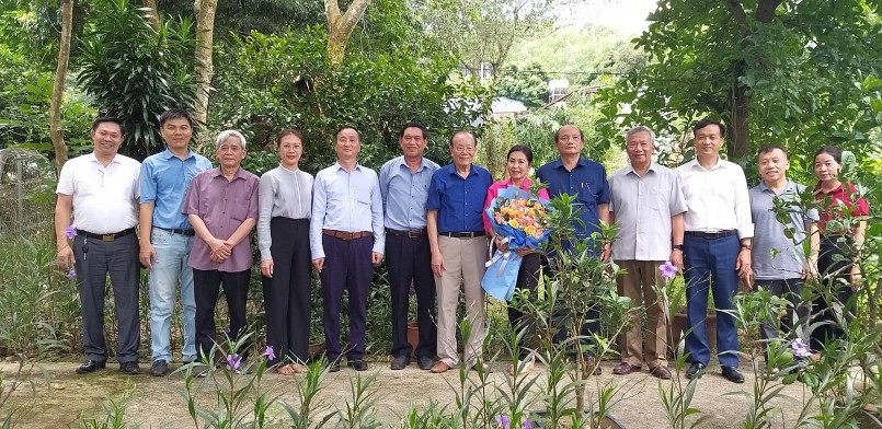 Thường trựcHội Khoa học các sản phẩm thiên nhiên Việt Nam tham quan vườn dược liệu Sóc Sơn