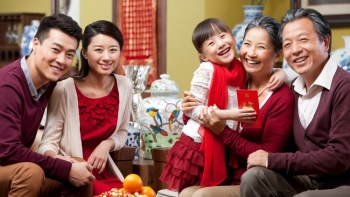 Tết vui sum vầy, chú ý giữ sức khoẻ cho người cao tuổi trong gia đình