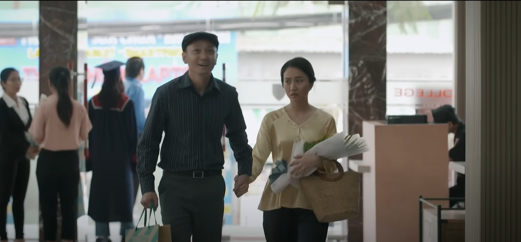 Review phim “Mẹ rơm” tập 43 - Tập cuối: Hào chết, Hạt Dẻ nhận cha mẹ ruột