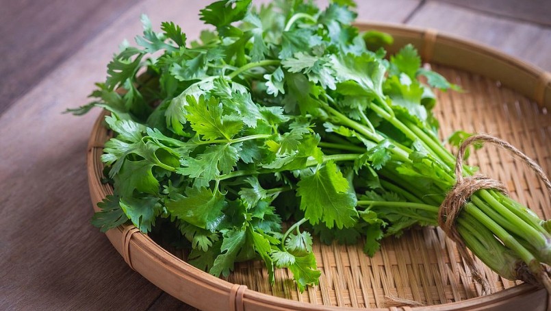 Kỳ lạ, loại rau có mùi hăng bán 5 nghìn một mớ ở chợ Việt lại khiến người Nhật say như điếu đổ