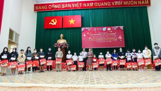 Xuân Vạn Phúc – Tết yêu thương: Van Phuc Group tặng quà Tết cho 300 trẻ em có hoàn cảnh khó khăn, mồ côi tại TP.Thủ Đức