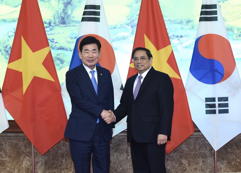 Thủ tướng Chính phủ Phạm Minh Chính hội kiến với Chủ tịch Quốc hội Hàn Quốc Kim Jin Pyo - Ảnh: VGP/Nhật Bắc