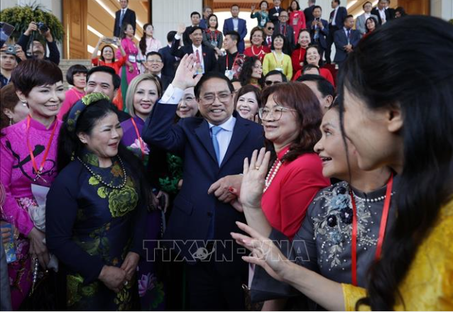 Thủ tướng Phạm Minh Chính với kiều bào tiêu biểu dự Chương trình Xuân Quê hương 2023