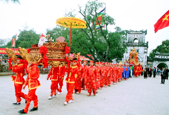 Rước lễ trong Lễ hội khai ấn đền Trần, Nam Định