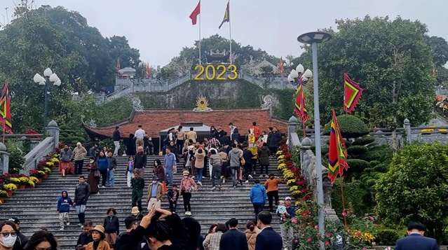 Quảng Ninh đón hơn 1,6 triệu khách trong tháng đầu tiên của năm 2023