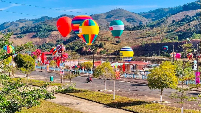 Độc đáo Lễ hội khinh khí cầu bay về đại ngàn ở thủ phủ sâm Ngọc Linh