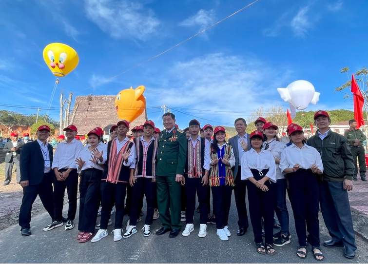 Độc đáo Lễ hội khinh khí cầu bay về đại ngàn ở thủ phủ sâm Ngọc Linh