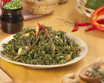 Loại rau dùng làm thức ăn gia súc ở Việt Nam, sang nước ngoài được bày bán với giá đắt đỏ