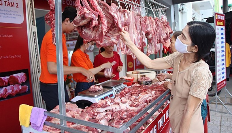Mức tiêu thụ thịt heo chậm khiến giá heo duy trì ở mức giá thấp trong thời gian dài.