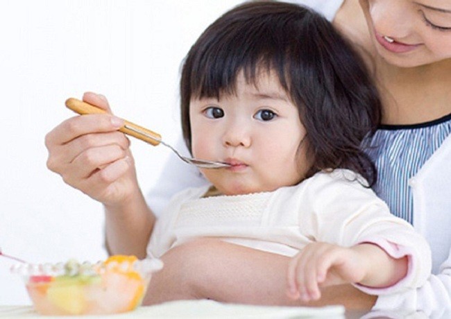 Trẻ bị ốm nên ưu tiên ăn gì để nhanh hồi phục?