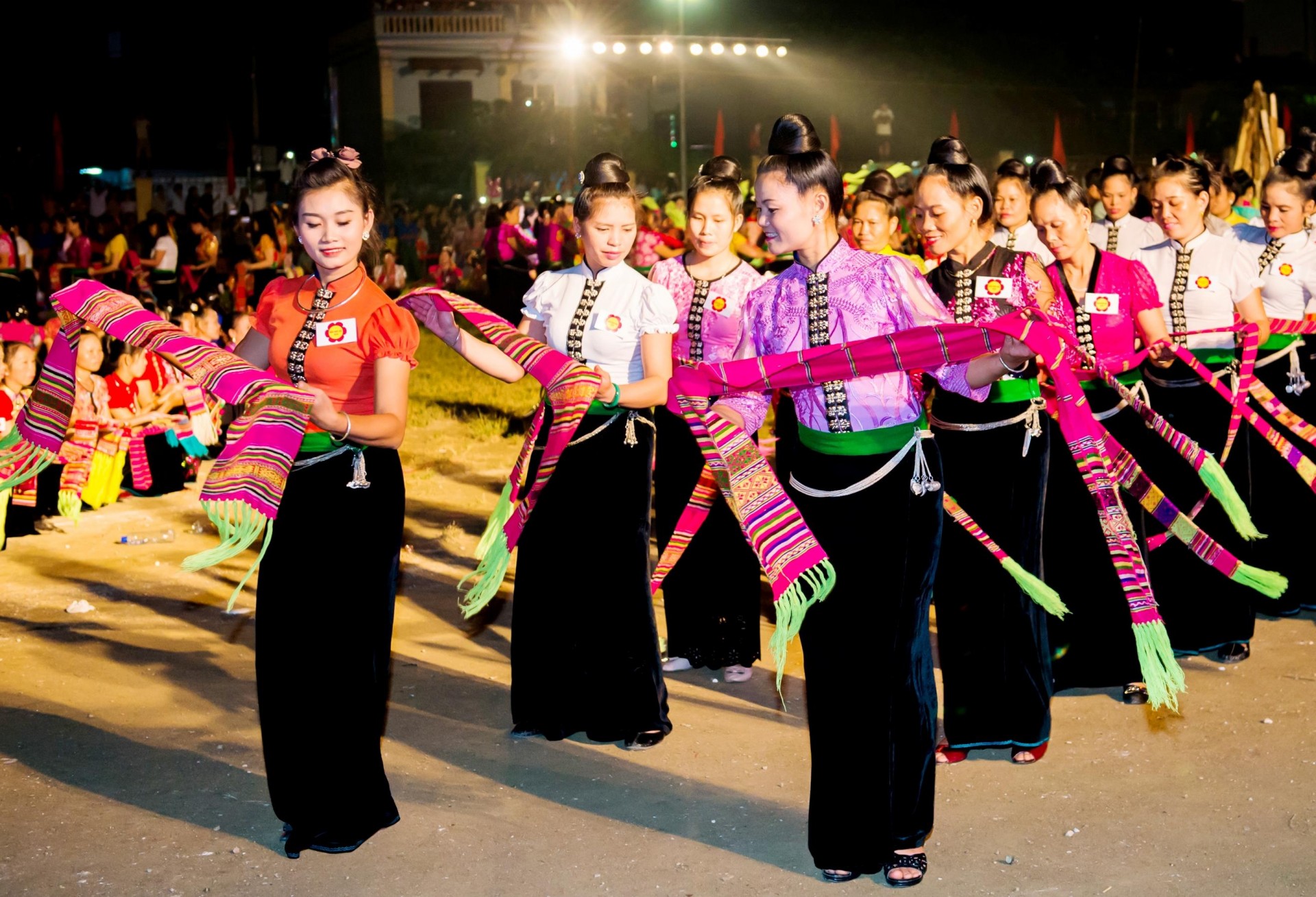 Về miền Tây xứ Thanh trải mình vào những điệu nhảy Xòe Thái