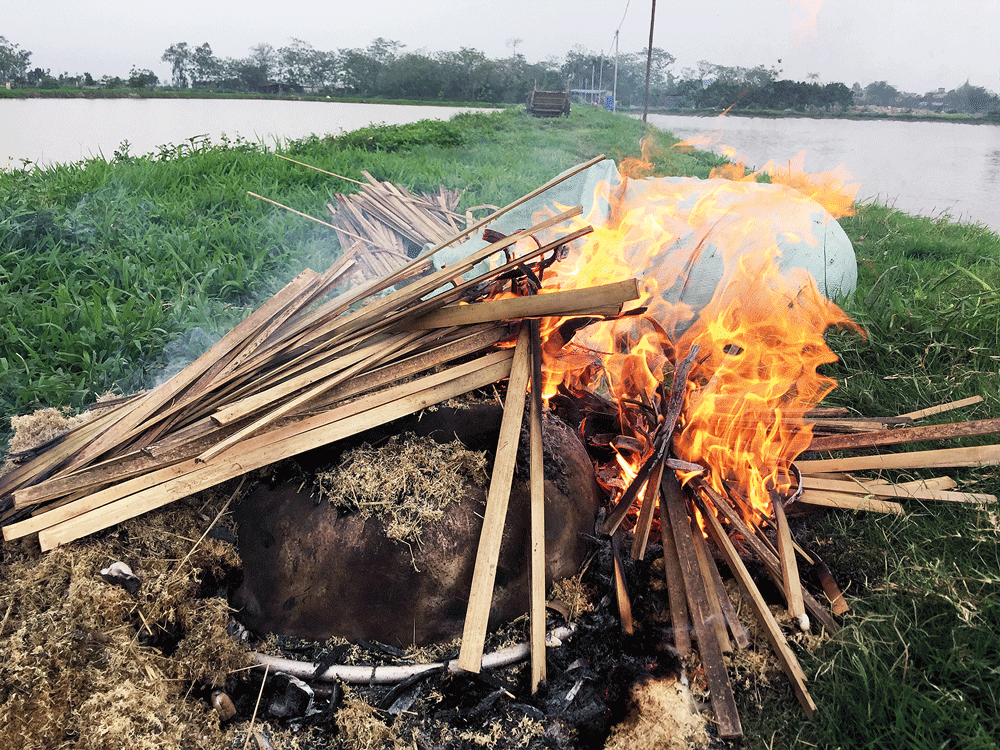 Úp chậu chế biến món đặc sản, mùi thơm tỏa khắp xóm làng, ngon không chê vào đâu được