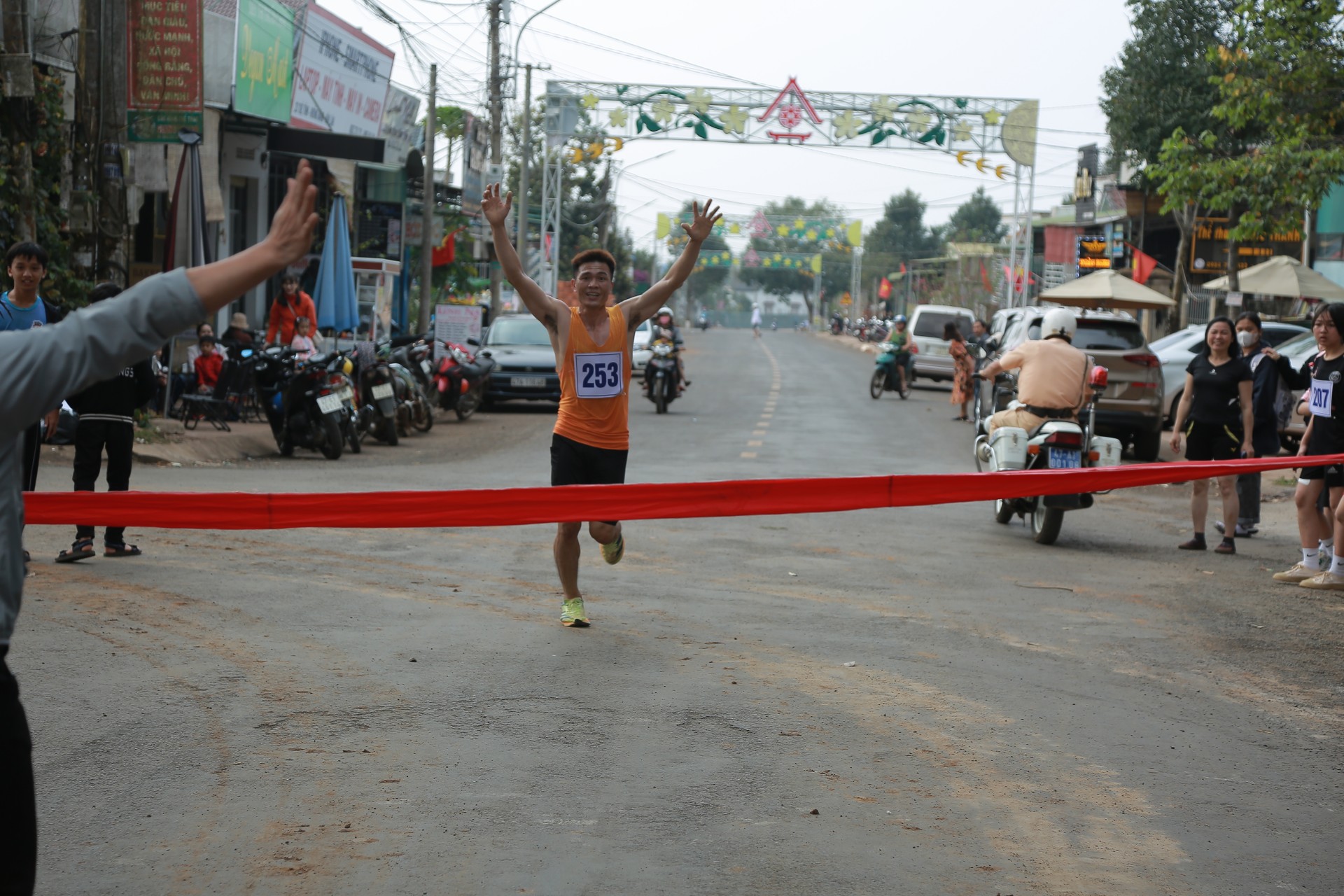Đắk Lắk: Tổ chức chạy Việt dã hưởng ứng Lễ hội Cà phê Buôn Ma Thuột lần thứ 8 năm 2023