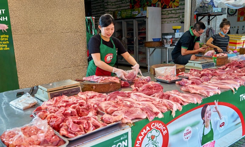 Thị trường tiêu thụ thịt heo sau Tết vẫn còn chậm khiến giá heo hơi ít biến động.