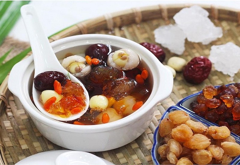 Chè dưỡng nhan làm từ tuyết yến kết hợp với các loại dược liệu khác