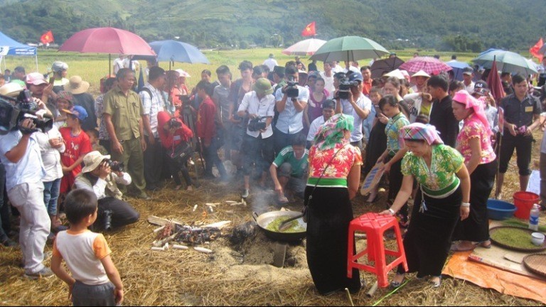 Yên Bái: Độc lạ Lễ hội "Mừng cơm mới" diễn ra ngay trên mảnh ruộng canh tác của các hộ gia đình đồng bào dân tộc Thái tại xã Tú Lệ