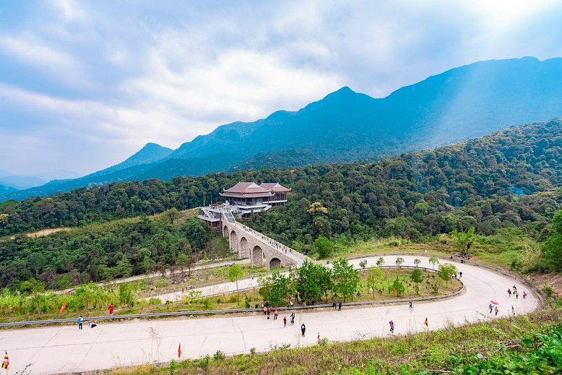 Chiêm ngưỡng vẻ đẹp của khu du lịch tâm linh - sinh thái Tây Yên Tử