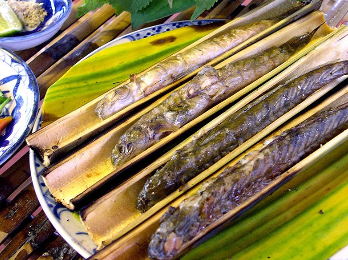 Món cá kèo nướng ống sậy, một món ăn dân dã của người dân Nam bộ