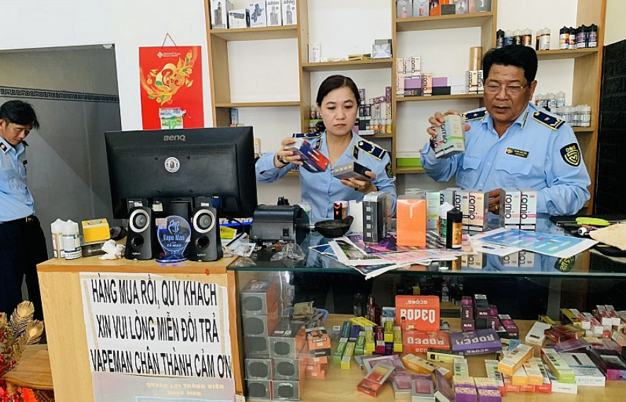 Cà Mau: Thu giữ hàng nghìn sản phẩm liên quan đến thuốc lá điện tử nhập lậu