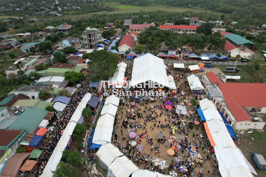 Hàng ngàn người háo hức tham dự Lễ hội Hảng Pồ ở Đắk Lắk