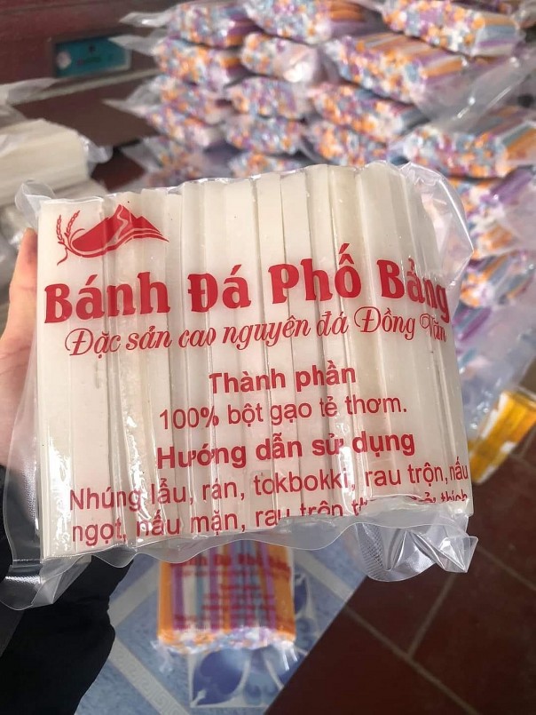 Thứ bánh cứng như đá, phải dùng dao to để chặt khi ăn lại là đặc sản nổi tiếng chỉ có ở Hà Giang, giá 50.000 đồng/kg
