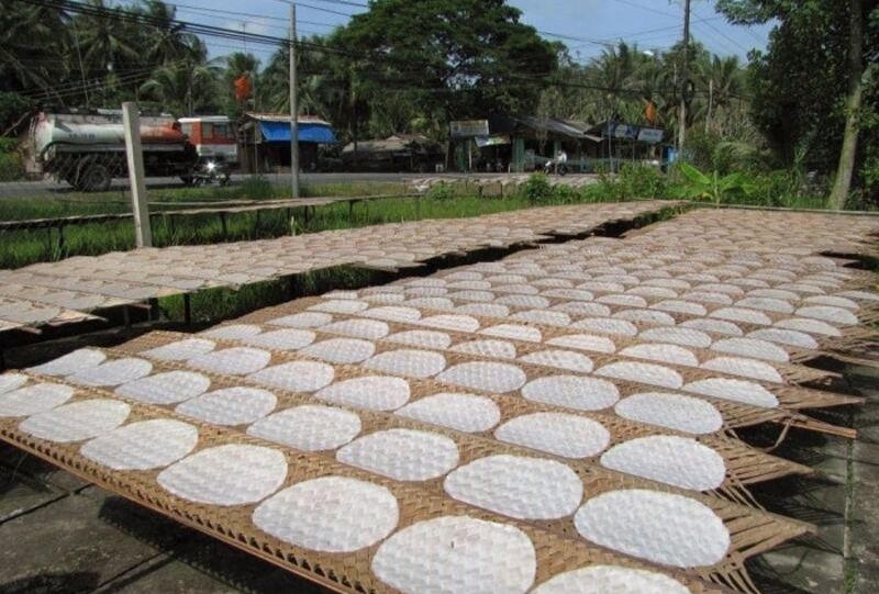 Trải nghiệm về nghề làm bánh tráng ở Túy Loan  Nguồn bài viết: https://tourdanangcity.vn/lang-banh-trang-tuy-loan/