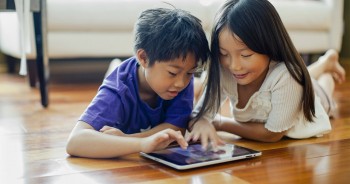 Trẻ sử dụng thiết bị điện tử quá nhiều có nguy cơ thoái hóa khớp