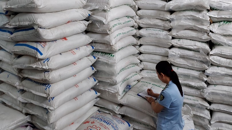 TP. HCM: Tạm giữ gần 40 tấn đường cát nghi vấn hàng hóa nhập lậu