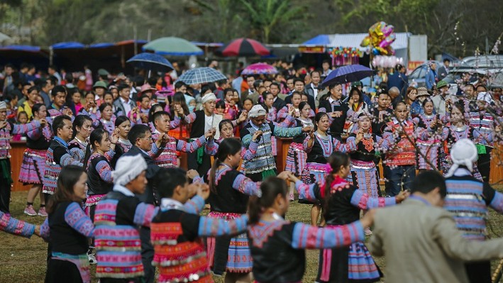Hòa Bình: Nét đẹp trang phục truyền thống của đồng bào Mông