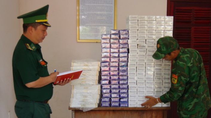 An Giang: Phát hiện, thu giữ 2.000 bao thuốc lá nhập lậu các loại