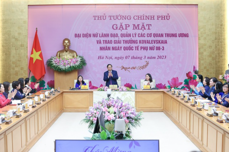 Thủ tướng Chính phủ Phạm Minh Chính đã chủ trì buổi gặp mặt các đại diện nữ lãnh đạo, quản lý các cơ quan Trung ương và trao giải thưởng Kovalevskaia nhân Ngày Quốc tế Phụ nữ 8/3.