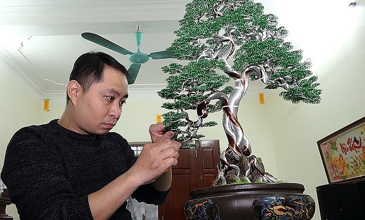 Cây kiểng bonsai bằng dây đồng được tạo hình theo 4 dáng cơ bản như: dáng trực, dáng xiên, dáng hoành, dáng huyền.
