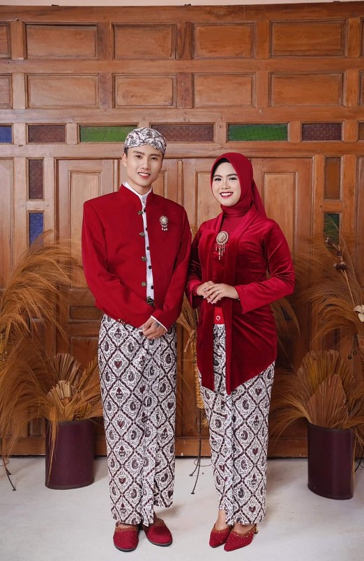 “Chiêm ngưỡng” Đạt Villa trong bộ đồ cưới truyền thống màu đỏ nổi bật