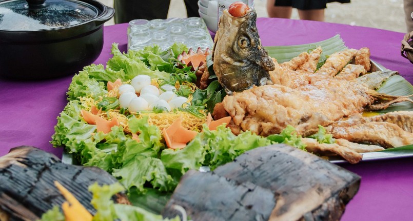 Cá trắm sông Son được chế biến thành món ăn đặc sản của địa phương.
