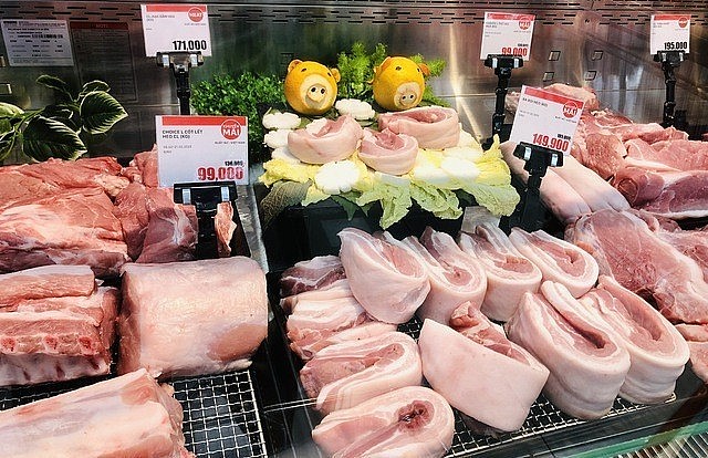 Giá heo hơi hôm nay (24/3) giảm sâu do nhu cầu tiêu thụ thịt heo giảm.