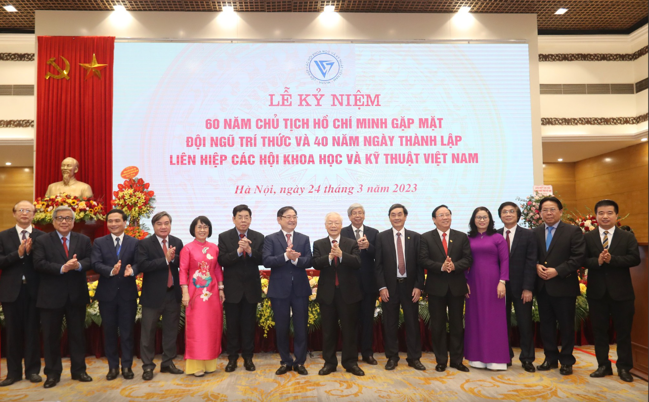 Tổng Bí thư Nguyễn Phú Trọng và đại diện Liên hiệp các Hội Khoa học và Kỹ thuật Việt Nam, các trí thức- Ảnh: VGP