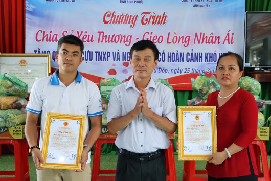 "Chia sẻ yêu thương- Gieo lòng nhân ái" đến với người dân khó khăn ở Bình Phước