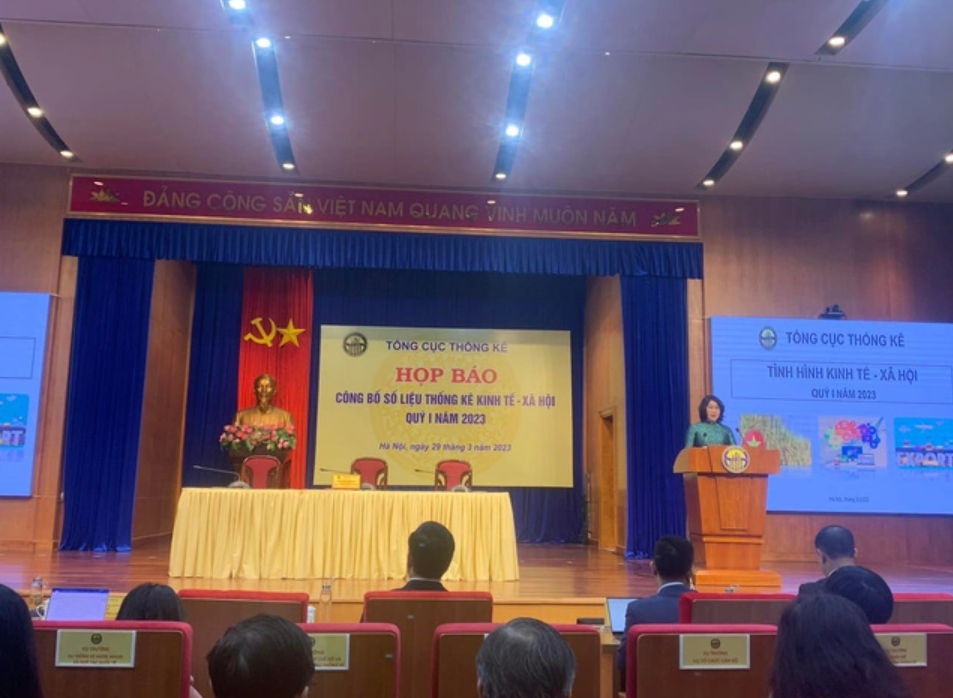Tổng cục trưởng Tổng cục Thống kê Nguyễn Thị Hương công bố tình hình kinh tễ - xã hội quý I/2023