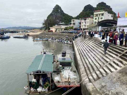 Quảng Ninh: Thả 2,3 triệu con giống thủy sản về tự nhiên nhân dịp kỷ ngày Truyền thống ngành Thủy sản Việt Nam