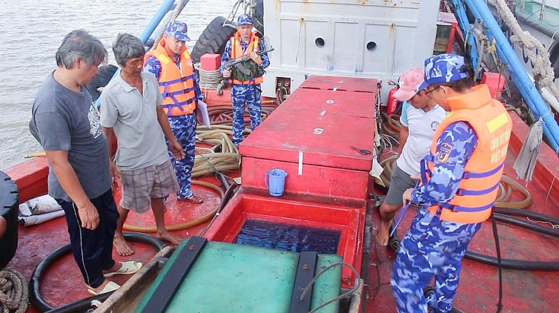 Kiểm tra tàu cá vi phạm