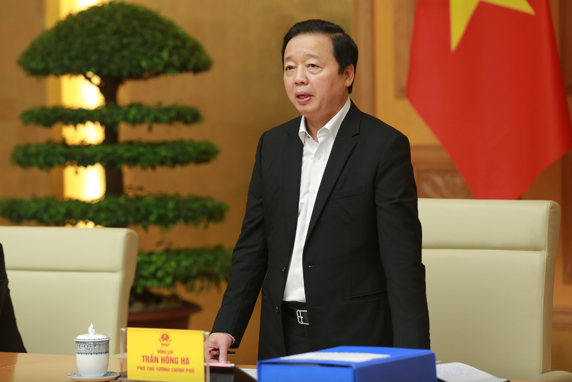 Phó Thủ tướng Trần Hồng Hà: Xác định, phân định rõ cấp độ trong hệ thống cung ứng, dự trữ xăng dầu, khí đốt (tư nhân, doanh nghiệp, quốc gia) để có cơ chế vận hành tương ứng với các tình huống biến động trên thị trường xăng dầu - Ảnh: VGP