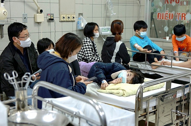 Các học sinh được điều trị tại Trung tâm Nhi khoa - Bệnh viện Bạch Mai