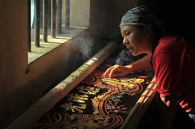 Lưu giữ nét tinh hoa nghề thêu ren Văn Lâm