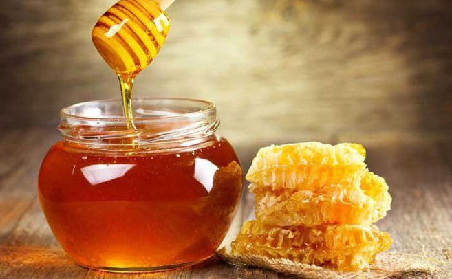 Pha mật ong với nước ấm uống buổi sáng cực tốt, nhưng quên làm điều này sau khi uống thì sẽ mất hết tác dụng