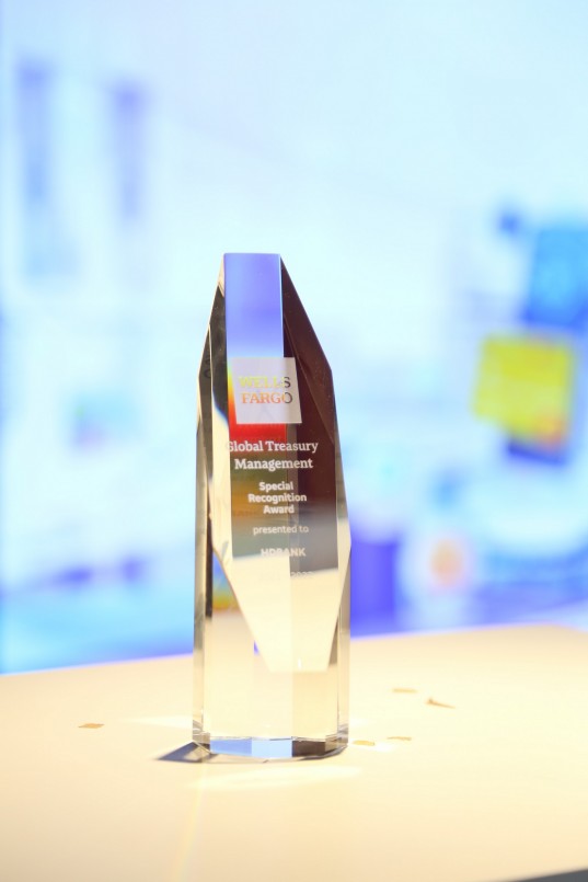 HDBank nhận giải thưởng đặc biệt chất lượng thanh toán quốc tế xuất sắc do Wells Fargo trao tặng 